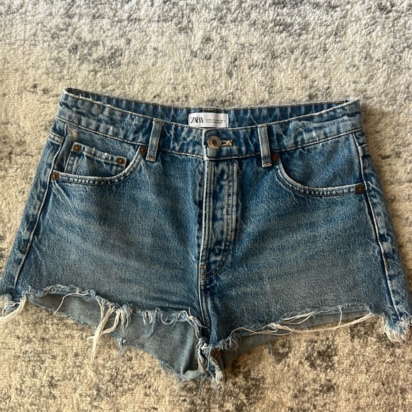Zara Pants - Distressed Zara denim shorts size 6